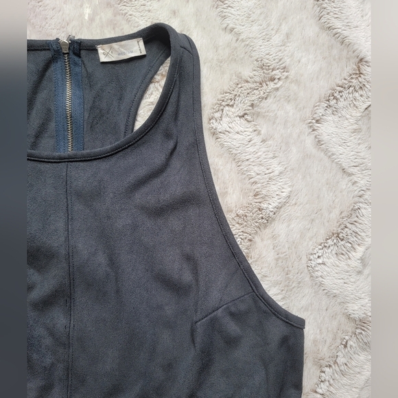 GF Collection Faux Suede Look Gray Sleeveless Top Size M - Picture 5 of 10